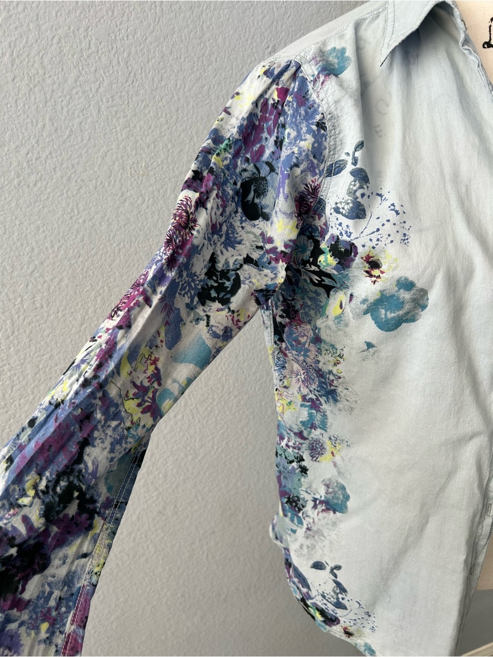 Dex Brand Floral-Sleeve Light Blue Denim Shirt - Picture 3 of 7